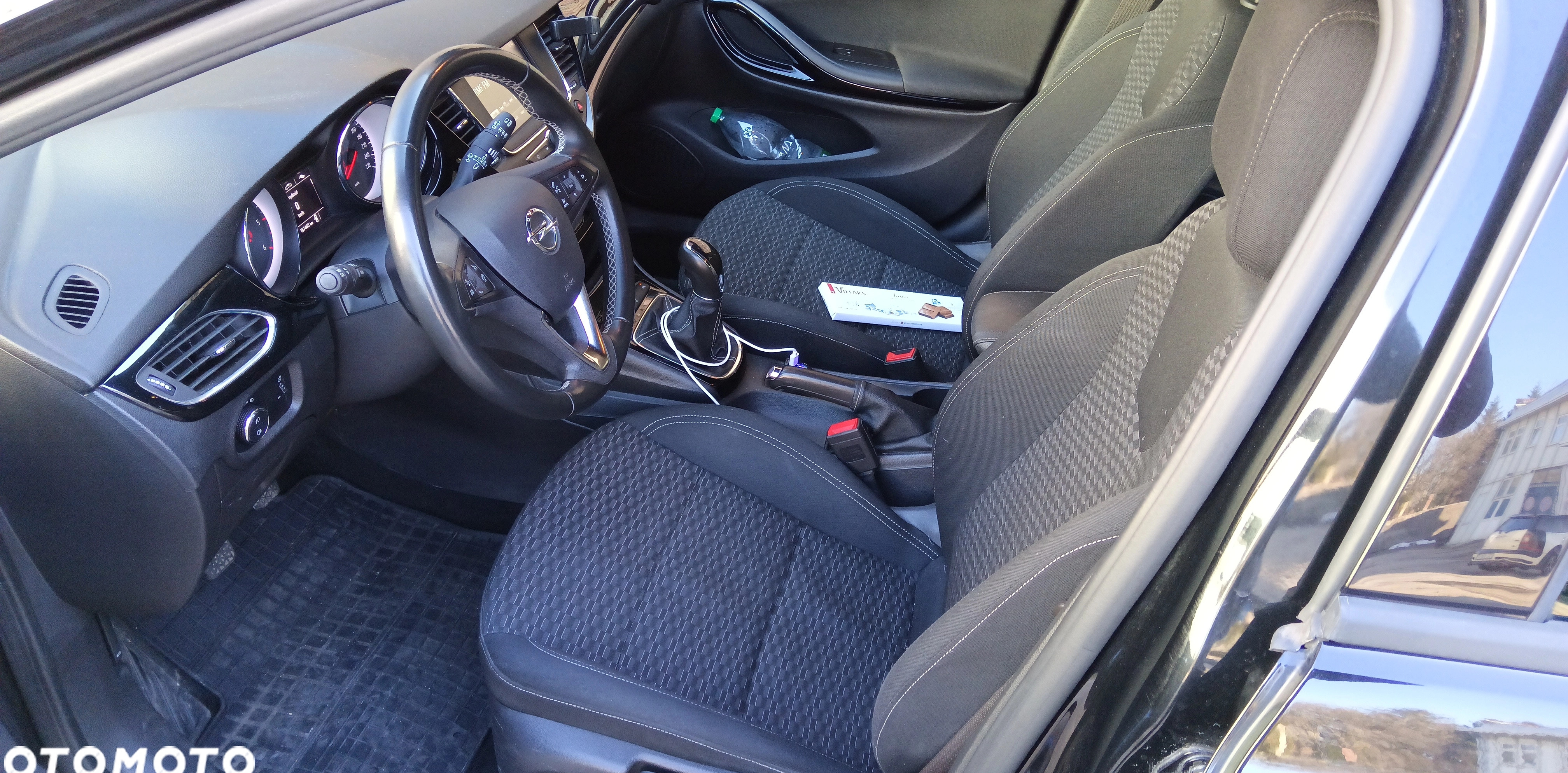 Opel Astra cena 46500 przebieg: 167500, rok produkcji 2018 z Katowice małe 137